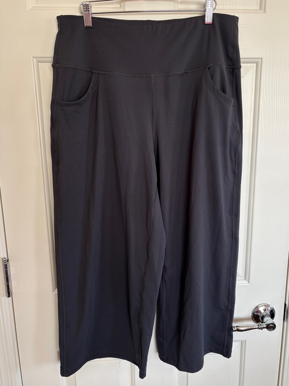 Promover Dark Grey Wide-Leg 3/4 Length Active Pants